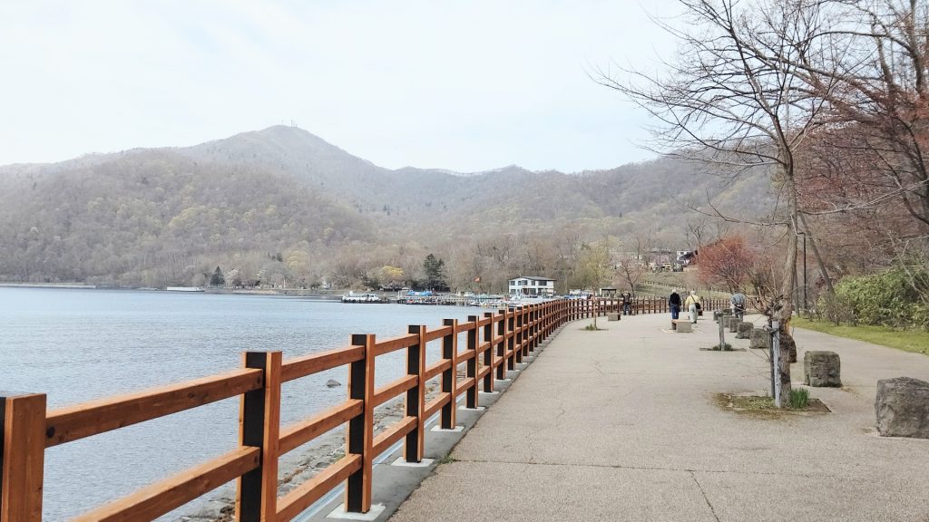 支笏湖の親水公園からボート乗り場