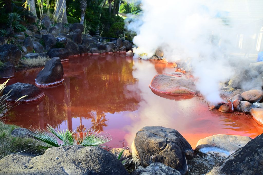 赤い温泉　地獄めぐり