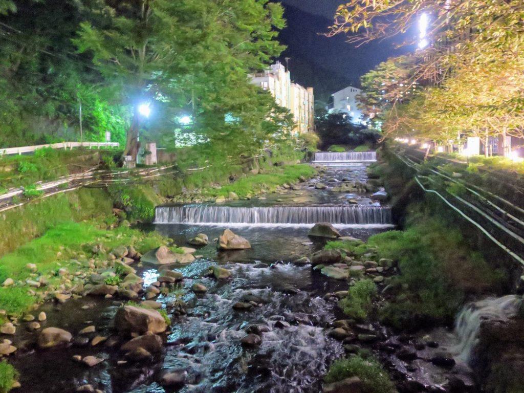 箱根湯本温泉 夜の温泉街