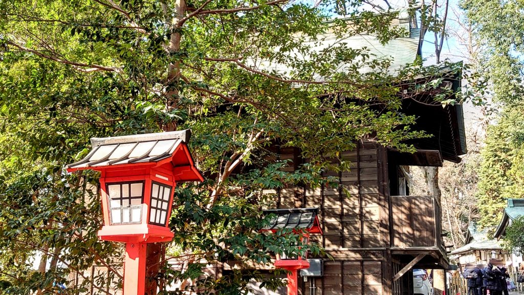 調神社 神楽殿裏から