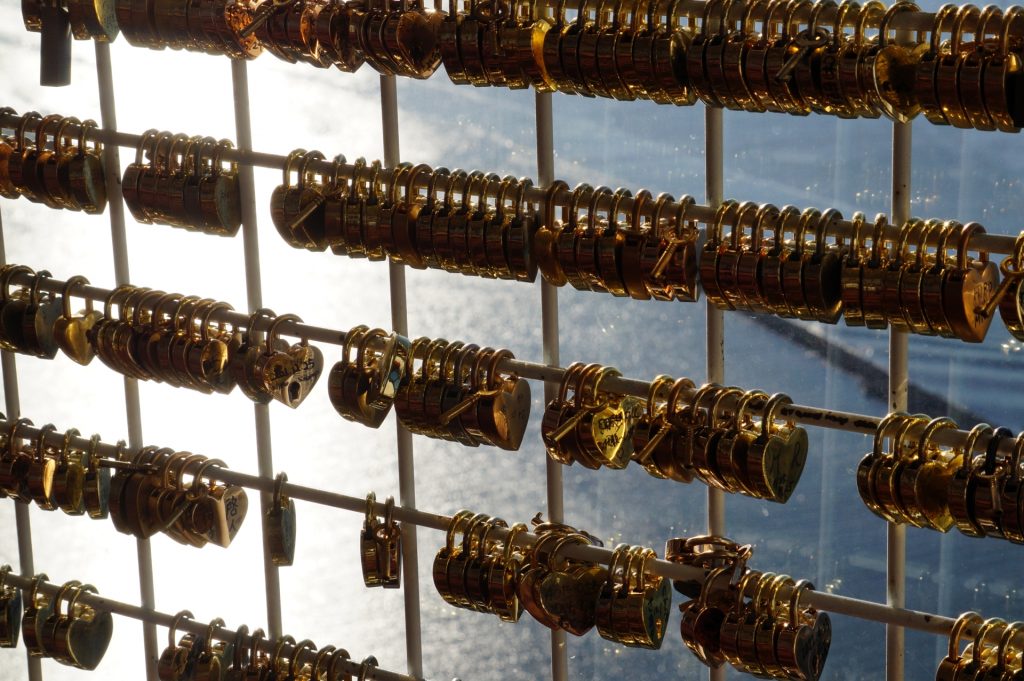 千葉ポートタワー　恋人の聖地の南京錠