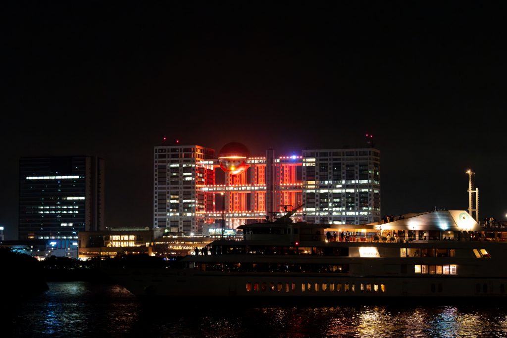 東京湾海上から見る東京の夜景