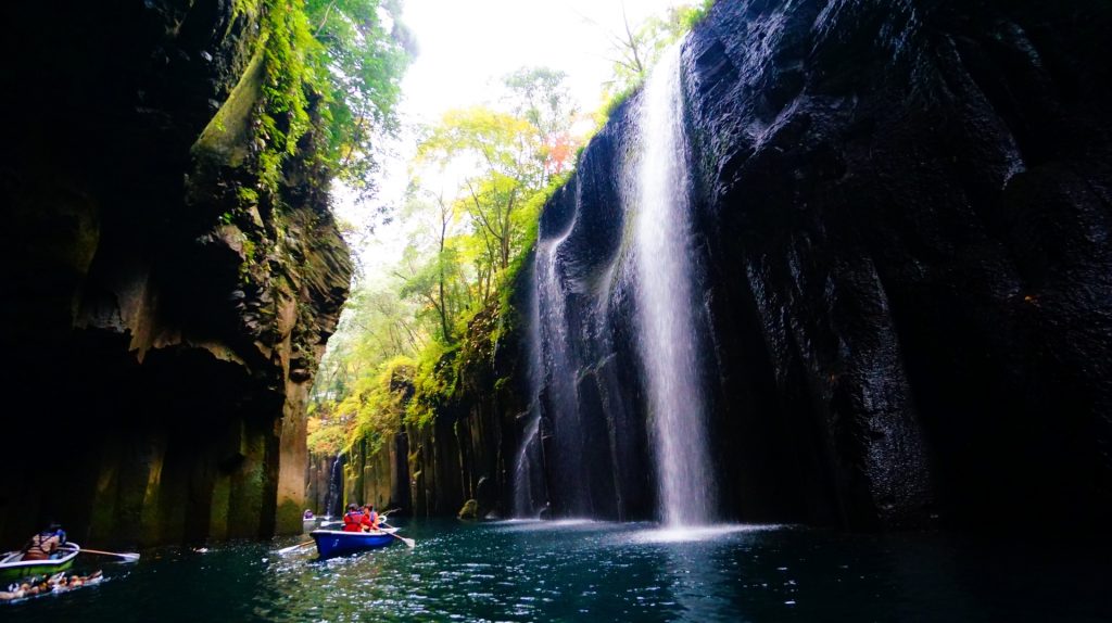 高千穂に流れる真名井の滝
